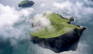 Living on the Edge: The World’s Most Precariously Placed Homes - image 9