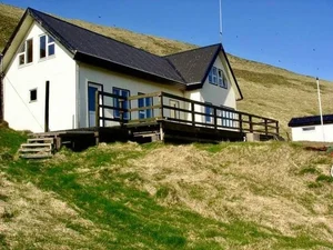 Living on the Edge: The World’s Most Precariously Placed Homes - image 8