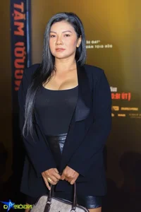 Chi Pu Stuns as a Blooming Rose on the Red Carpet: A True Fashion Icon - image 9