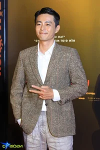 Chi Pu Stuns as a Blooming Rose on the Red Carpet: A True Fashion Icon - image 8