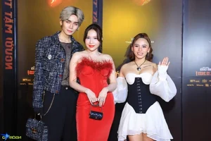 Chi Pu Stuns as a Blooming Rose on the Red Carpet: A True Fashion Icon - image 4