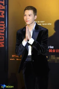 Chi Pu Stuns as a Blooming Rose on the Red Carpet: A True Fashion Icon - image 7