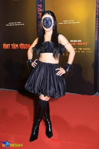 Chi Pu Stuns as a Blooming Rose on the Red Carpet: A True Fashion Icon - image 2