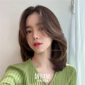 5 Trendy Shoulder-Length Hairstyles to Rock This Summer Season - image 0