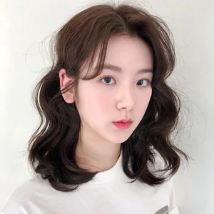 5 Trendy Shoulder-Length Hairstyles to Rock This Summer Season - image 8