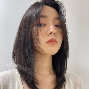 5 Trendy Shoulder-Length Hairstyles to Rock This Summer Season - image 4