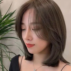 5 Trendy Shoulder-Length Hairstyles to Rock This Summer Season - image 1