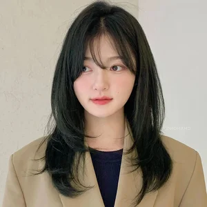 5 Trendy Shoulder-Length Hairstyles to Rock This Summer Season - image 7
