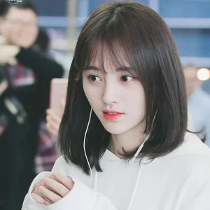 5 Trendy Shoulder-Length Hairstyles to Rock This Summer Season - image 2