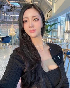 Korean Flight Attendant Inspires with Dedicated Fitness and Body Goals - image 3