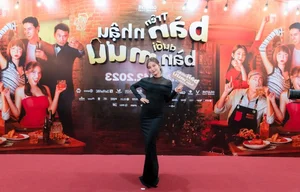 Vietnamese Stars Shine on the Red Carpet Premiere of Tren Ban Nhau Duoi Ban Muu - image 5