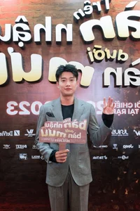 Vietnamese Stars Shine on the Red Carpet Premiere of Tren Ban Nhau Duoi Ban Muu - image 1