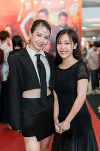Vietnamese Stars Shine on the Red Carpet Premiere of Tren Ban Nhau Duoi Ban Muu - image 13