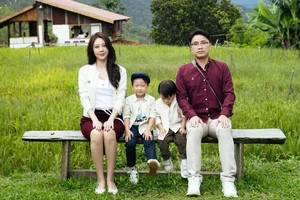 Former Flight Attendant Vu Ngoc Cham Shares Heartwarming Family Moments in New Photoshoot - image 9