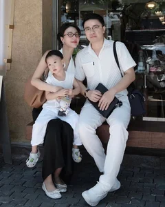 Former Flight Attendant Vu Ngoc Cham Shares Heartwarming Family Moments in New Photoshoot - image 0
