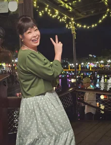 Thiều Bảo Trâm Stuns Fans with Toned Abs and Chic Street Style - image 6
