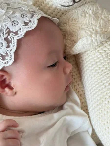 Tun Pham Reveals Daughter's Stunning Western-Inspired Appearance - image 1