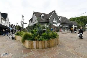 Bicester Village Guide: Luxury Outlet Shopping Near London and Oxfordshire - image 0