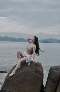 Vietnamese Lookbook Model Wins Praise from Thai Media with Bikini Shoots - image 1