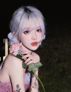 Beautiful Chinese Live Streamer Navigating Fame and Controversy - image 5