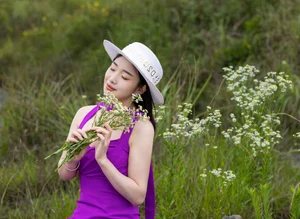 Yituyu Purple Meets Green Field Lulu: Ethereal Nature Portrait Gallery - image 0