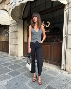 5 Essential Fashion Staples for Women Over 40 to Look Taller and More Elegant - image 5