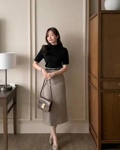 5 Essential Fashion Staples for Women Over 40 to Look Taller and More Elegant - image 3