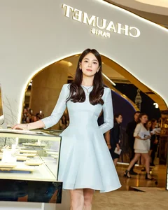 5 Essential Fashion Staples for Women Over 40 to Look Taller and More Elegant - image 6