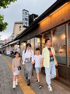 Minh Nhua Tycoon's Wife Stuns with Youthful Look at High School Parent Meeting - image 3