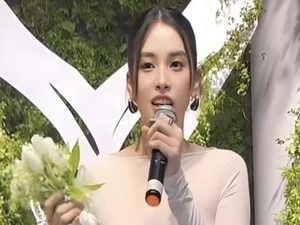 Miss Vietnam Tieu Vy Catches the Bridal Bouquet at Phuong Anh’s Wedding - image 2