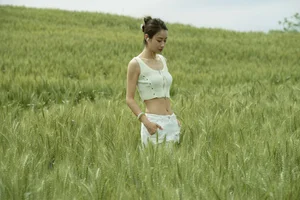 YiTuYu Art Language Vol.9740: Stunning Portrait Gallery Featuring Zou Xue - image 15