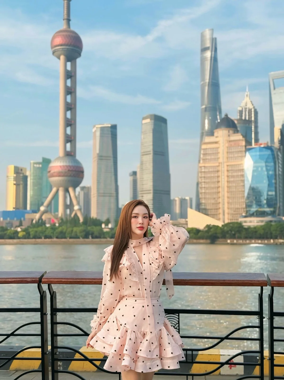 Vietnamese Star HIEUTHUHAI Dominates the Stage with Early Week Shows