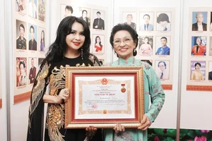 Rare Youth Photos of Vietnamese Diva Thanh Lam and Her Beautiful Mother - image 4
