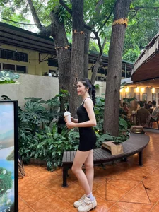 Gen Z Volleyball Stars: Balancing Athletic Excellence and Casual Glamour - image 0