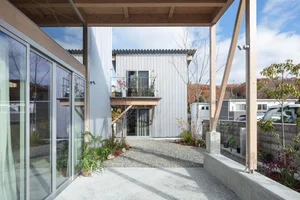 Innovative 115m2 Multi-Functional Design: Seamlessly Combining Home, Office, and Cafe - image 3