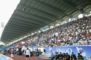 Fans Queue Up at Stadium for Nam Dinh's V-League Championship Celebration - image 0