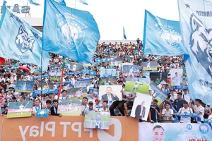 Fans Queue Up at Stadium for Nam Dinh's V-League Championship Celebration - image 6