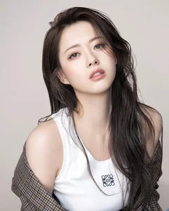 Go Ara’s Unique Amber Eyes and Her Fascinating History as an Almost-Member of SNSD - image 5
