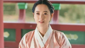 Go Ara’s Unique Amber Eyes and Her Fascinating History as an Almost-Member of SNSD - image 3
