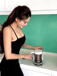 Vo Hoang Yen Showcases Stunning Post-Pregnancy Figure - image 2