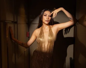 Vo Hoang Yen Showcases Stunning Post-Pregnancy Figure - image 1