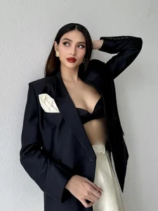 Vo Hoang Yen Showcases Stunning Post-Pregnancy Figure - image 3