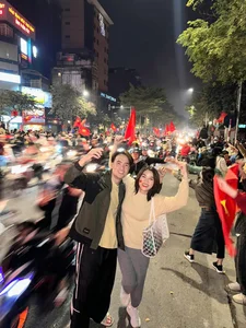 Vietnamese Celebrities Celebrate Dramatic National Football Team Victory - image 11