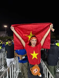 Vietnamese Celebrities Celebrate Dramatic National Football Team Victory - image 15