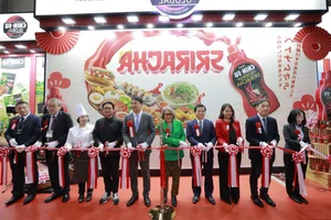 Chin-su Sriracha Chili Sauce Takes Japan by Storm: A Spicy Fusion at Foodex 2024 - image 6
