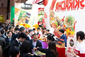 Chin-su Sriracha Chili Sauce Takes Japan by Storm: A Spicy Fusion at Foodex 2024 - image 4