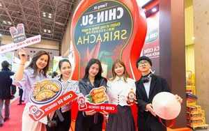 Chin-su Sriracha Chili Sauce Takes Japan by Storm: A Spicy Fusion at Foodex 2024 - image 2