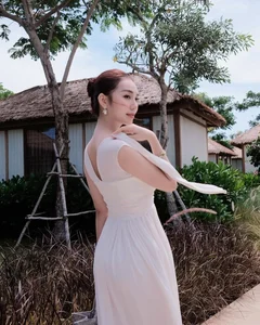 Viral TikToker Stuns in Sheer Lace Dress: A Masterclass in Beachfront Fashion - image 7