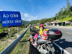 Inspiring Journey: 60-Year-Old Grandmother Conquers Vietnam's Coastal Roads by Motorbike - image 6