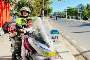 Inspiring Journey: 60-Year-Old Grandmother Conquers Vietnam's Coastal Roads by Motorbike - image 1